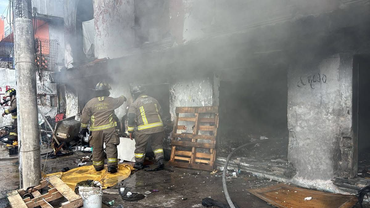 Sofocan otro incendio en un hotel abandonado en la avenida López Portillo; al parecer fue provocado por personas en situación de calle que lo habitan.