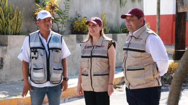 Atenea Gómez Ricalde supervisa la construcción de nuevos pozos pluviales en Isla Mujeres