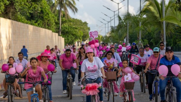 Isla Mujeres promueve la prevención del cáncer de mama con la Rodada Rosa en Zona Continental