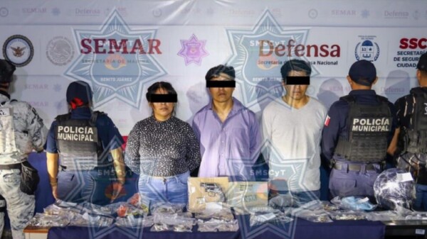 Presentan ante el Ministerio Público a tres ladrones de casa de empeño