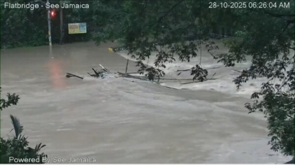 ‘Melissa’ azota a Jamaica, el más poderoso en 174 años