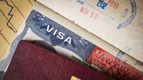 EU revoca visas a más de 50 políticos mexicanos