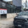 Sujetos allanan un bar asegurado por la Fiscalía en Cancún (VIDEO)