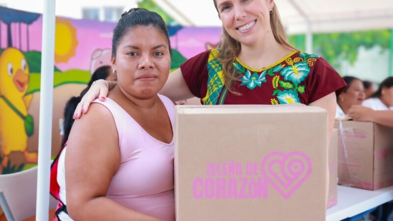 Gobierno de Atenea Gómez Ricalde continúa con la entrega de apoyos alimentarios en Isla Mujeres