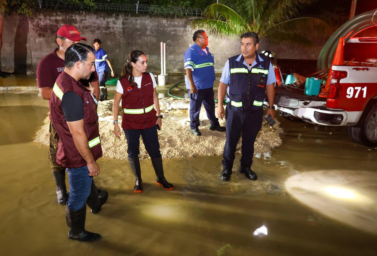 Ana Paty Peralta atiende ruptura de tubería en Donceles; realiza la alcaldesa recorrido de supervisión de trabajos preventivos ante lluvias.