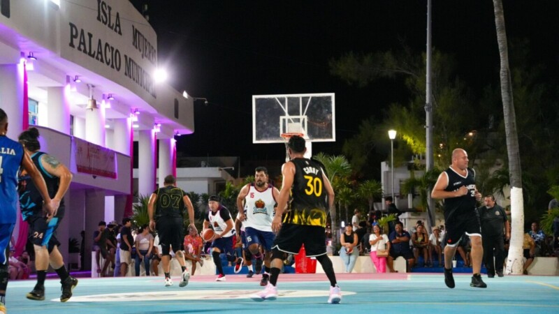 Caguameros de Isla Mujeres triunfan en el arranque de la Liga Maya de Basquetbol 40 y Más