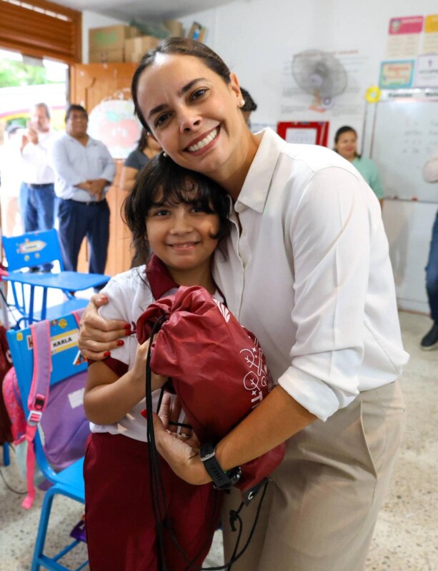 Entrega Ana Paty Peralta más de 28 mil tenis escolares; avanza programa “Pasos para la transformación”, con la meta de 119 mil beneficiarios.