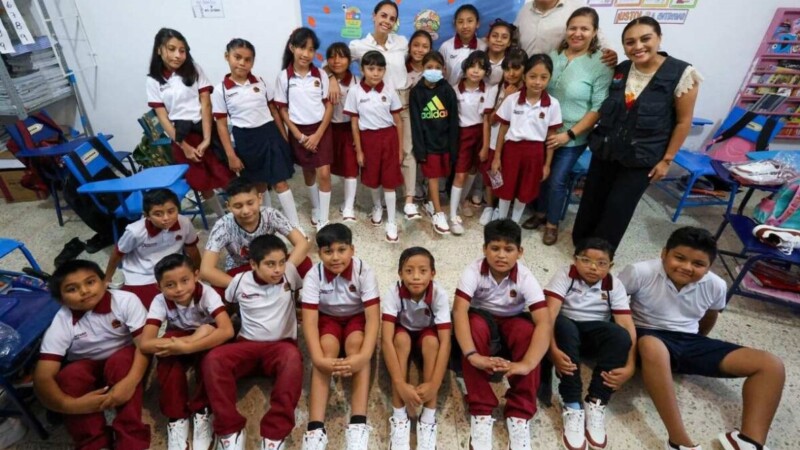 Entrega Ana Paty Peralta más de 28 mil tenis escolares