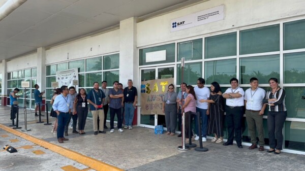 Se unen al paro nacional trabajadores de las oficinas del SAT en Cancún