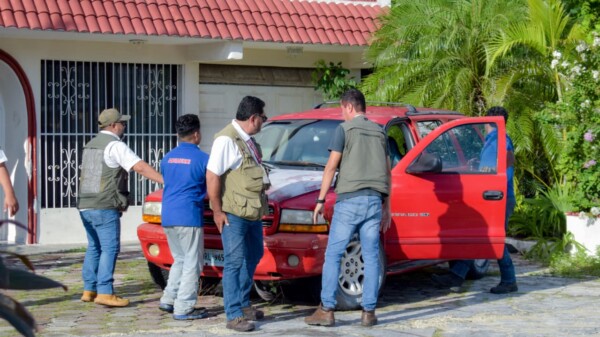 Gobierno de BJ atiende denuncias ciudadanas y retira vehículos abandonados en la Supermanzana 26