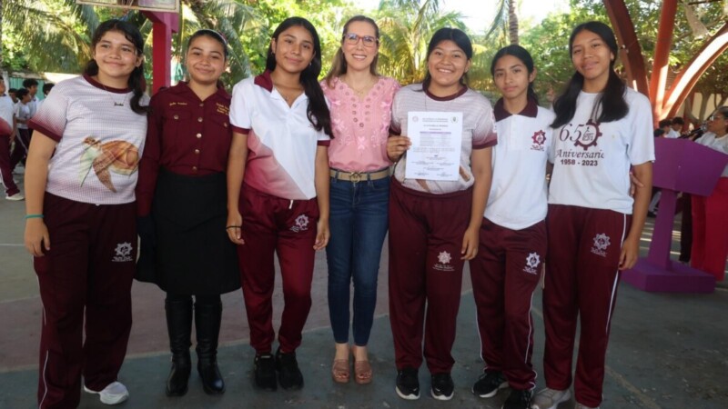 Atenea Gómez Ricalde refrenda su compromiso con las juventudes isleñas