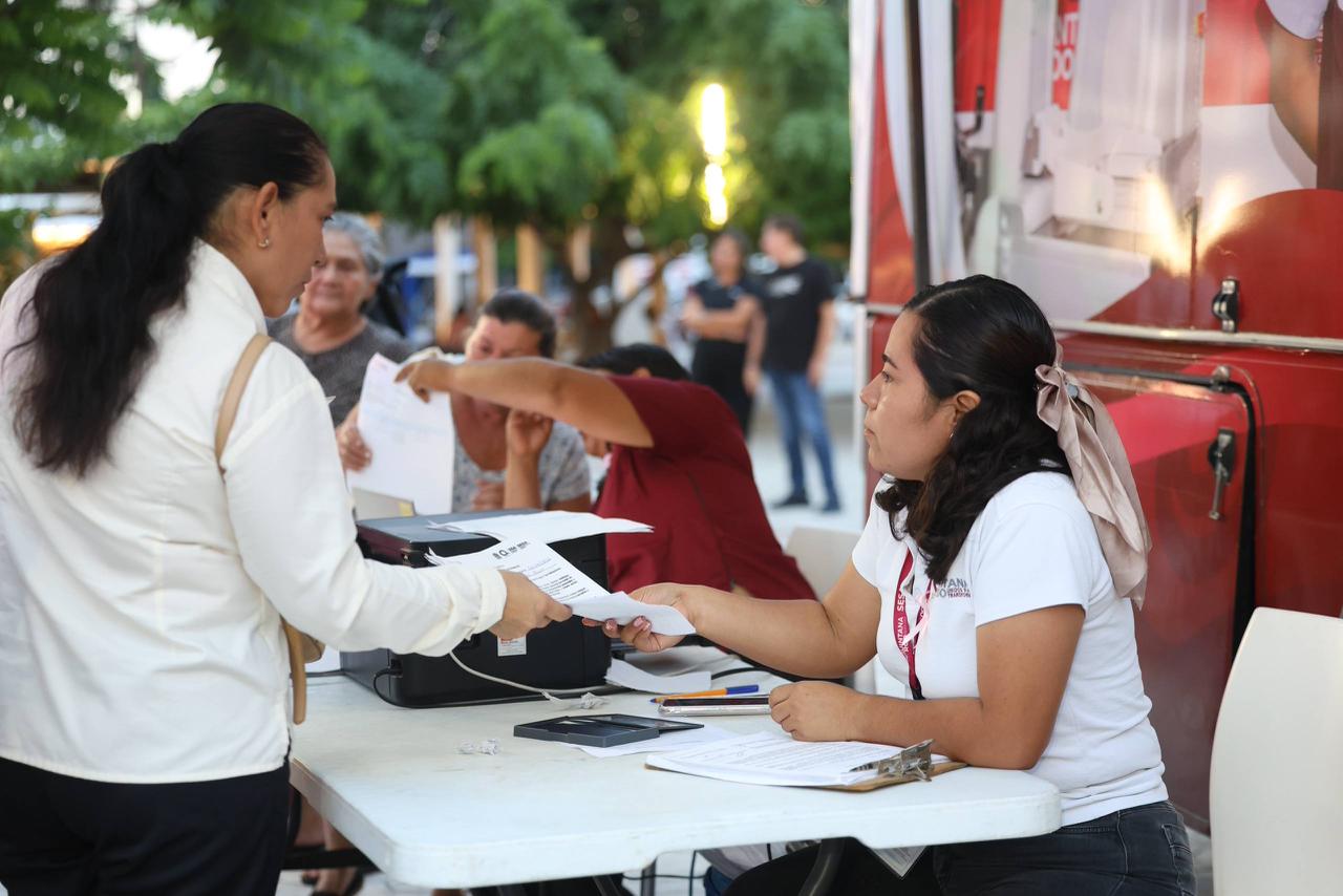 Ana Paty Peralta se une al 'Muévete por la vida' en el Octubre Rosa; entregan 300 pases para mastografías gratuitas en la Uneme.