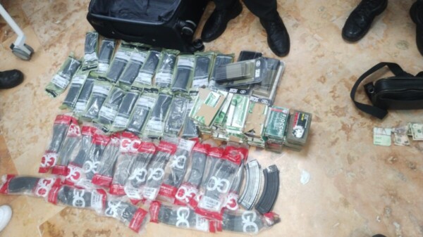 Aseguran armamento y narcóticos en el aeropuerto de Cancún