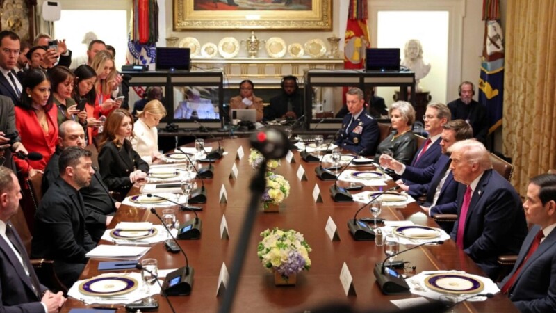 Se contradicen Trump y Zelensky sobre Putin