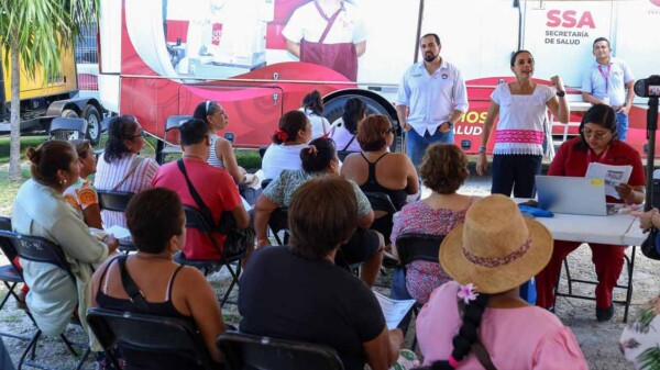 Fomenta Ana Paty Peralta "Brigada Rosa" para prevenir cáncer de mama en mujeres cancunenses
