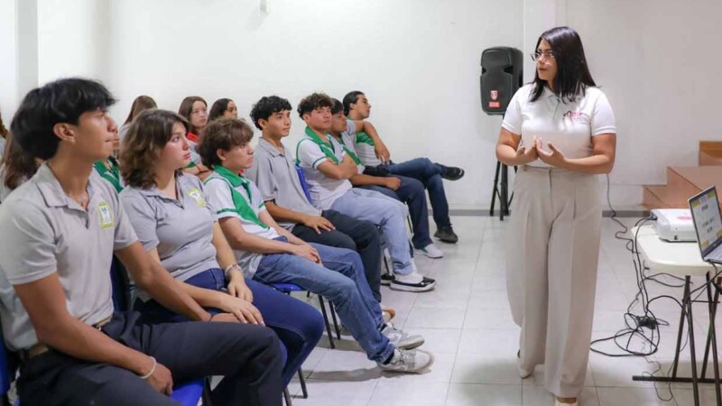 Imparte DIF BJ conferencia motivacional "No Somos Casualidad"