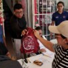 Entrega Gobierno de BJ calzado a alumnos rezagados en primera fase de programa