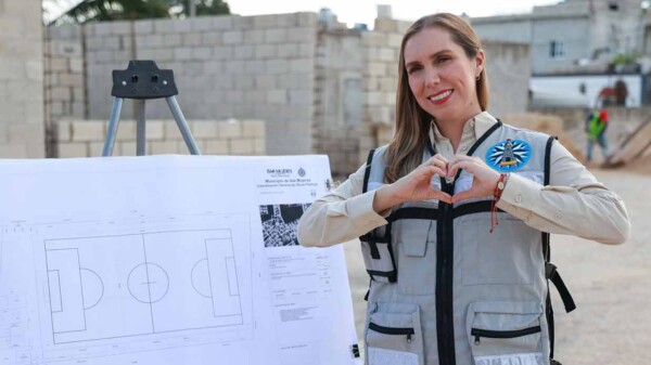 Atenea Gómez Ricalde supervisa avance de construcción de la Cancha de Fútbol 7 en Ciudad Mujeres