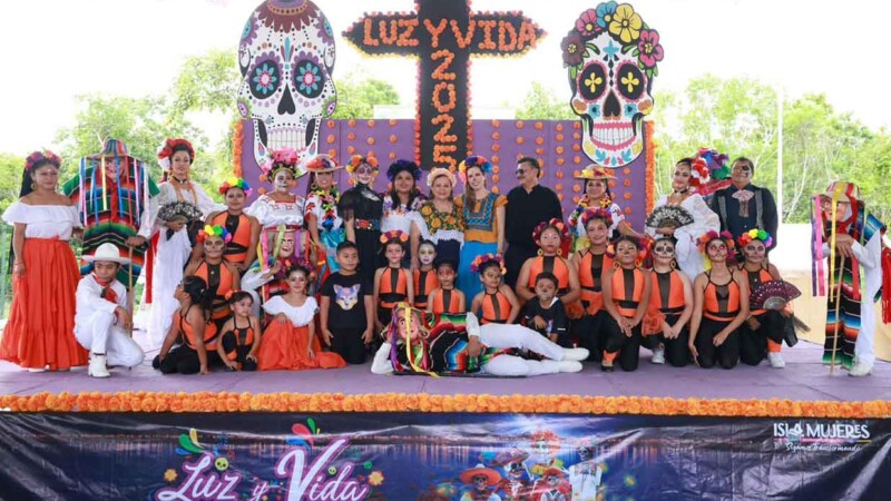 Gobierno Municipal celebra con orgullo el Hanal Pixán en la Zona Continental de Isla Mujeres