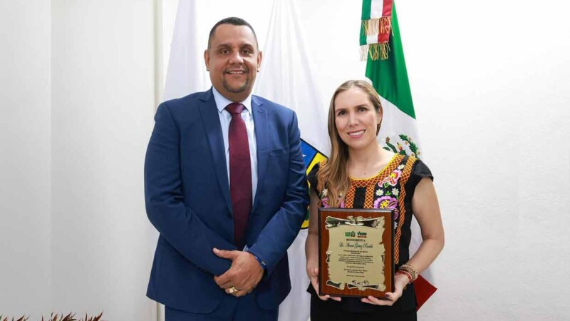 Atenea Gómez Ricalde recibe reconocimiento internacional por su compromiso con la niñez con de Isla Mujeres