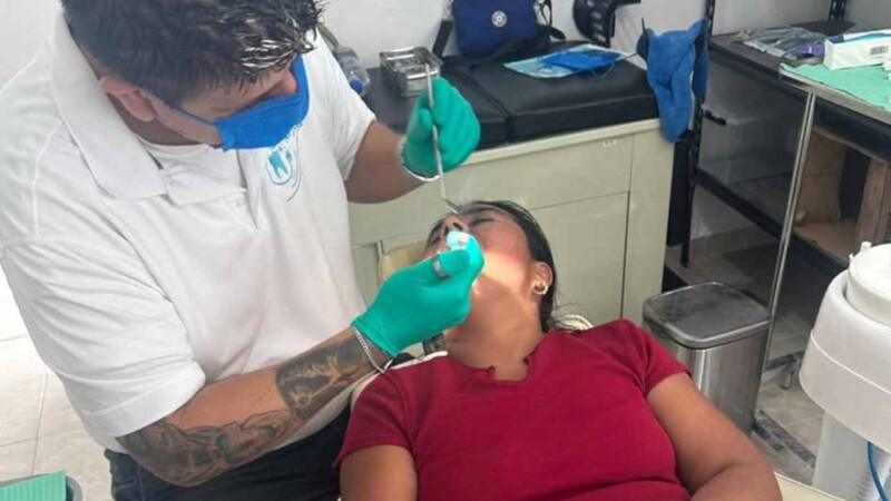 Gobierno Municipal ofrece servicios dentales gratuitos en el poblado de Francisco May
