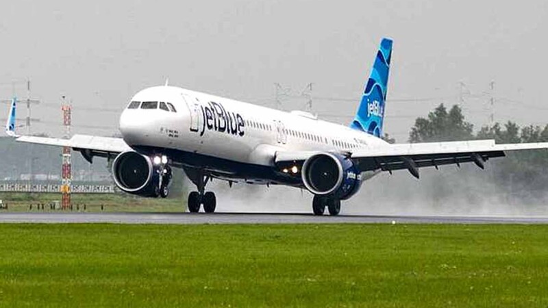 Vuelo desde Cancún a Nueva Jersey sufre aterrizaje forzoso, hay heridos
