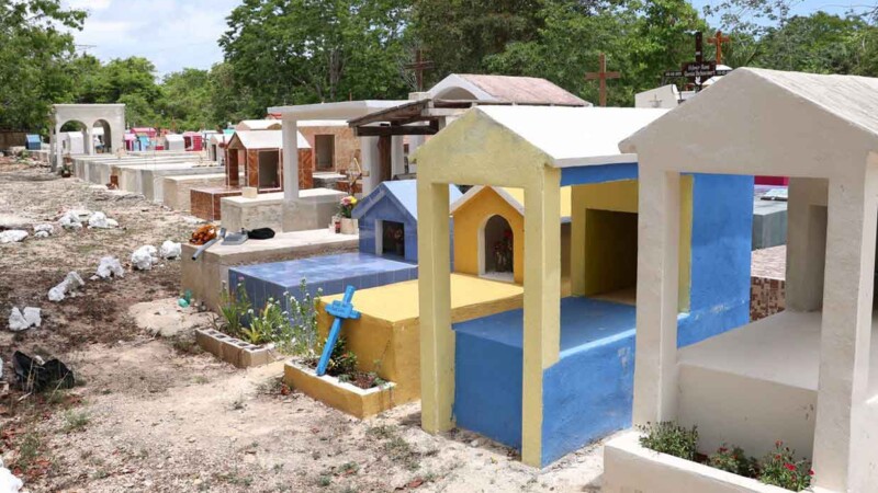 Ordena Blanca Merari acelerar trabajos de limpieza y mejoramiento en los tres cementerios de Puerto Morelos