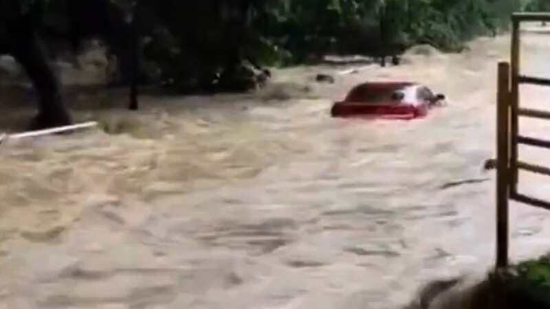 Fuertes lluvias provocan desbordamiento de presa en Querétaro