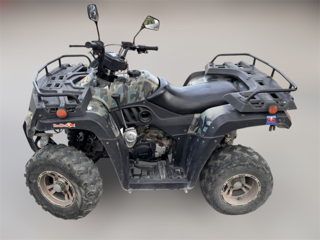 Detienen a sujeto por narcomenudeo en la Supermanzana 256 de Cancún; a Guy Alain "N" le aseguraron una cuatrimoto y 32 dosis de enervantes.