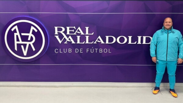 Enrique Alfaro, de gobernador a aprendiz de técnico de futbol