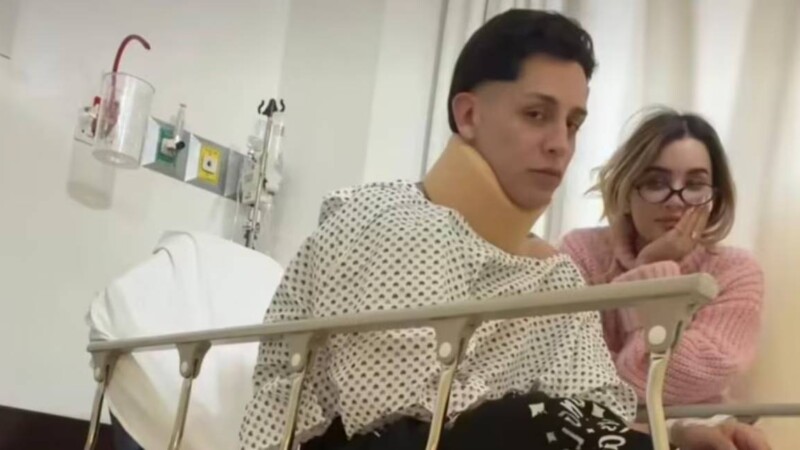 Kunno sufre accidente automovilístico y se presenta en televisión con lesión cervical