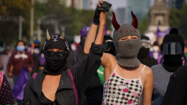 Pide Sheinbaum marcha pacífica para este 25N