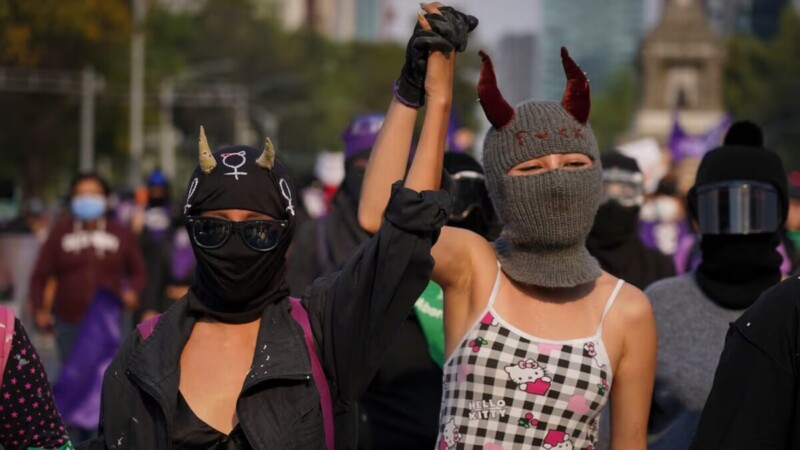 Pide Sheinbaum marcha pacífica para este 25N