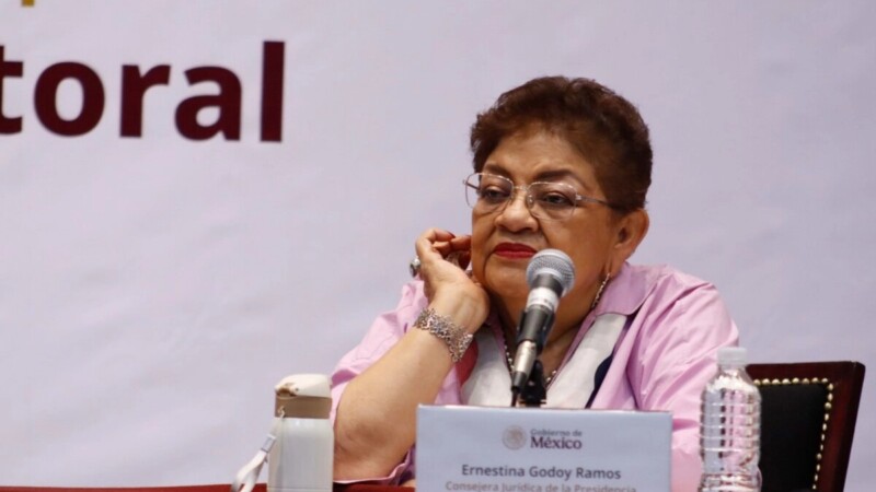 Godoy hace primeros cambios en la FGR en áreas clave