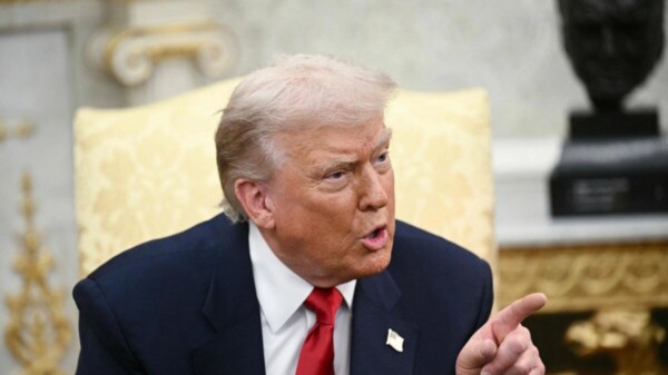 Insulta Trump a reportera al preguntar sobre el caso Epstein