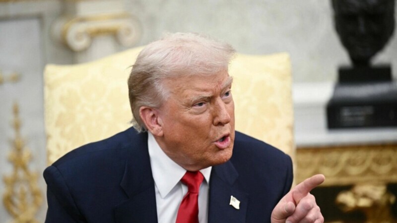 Insulta Trump a reportera al preguntar sobre el caso Epstein