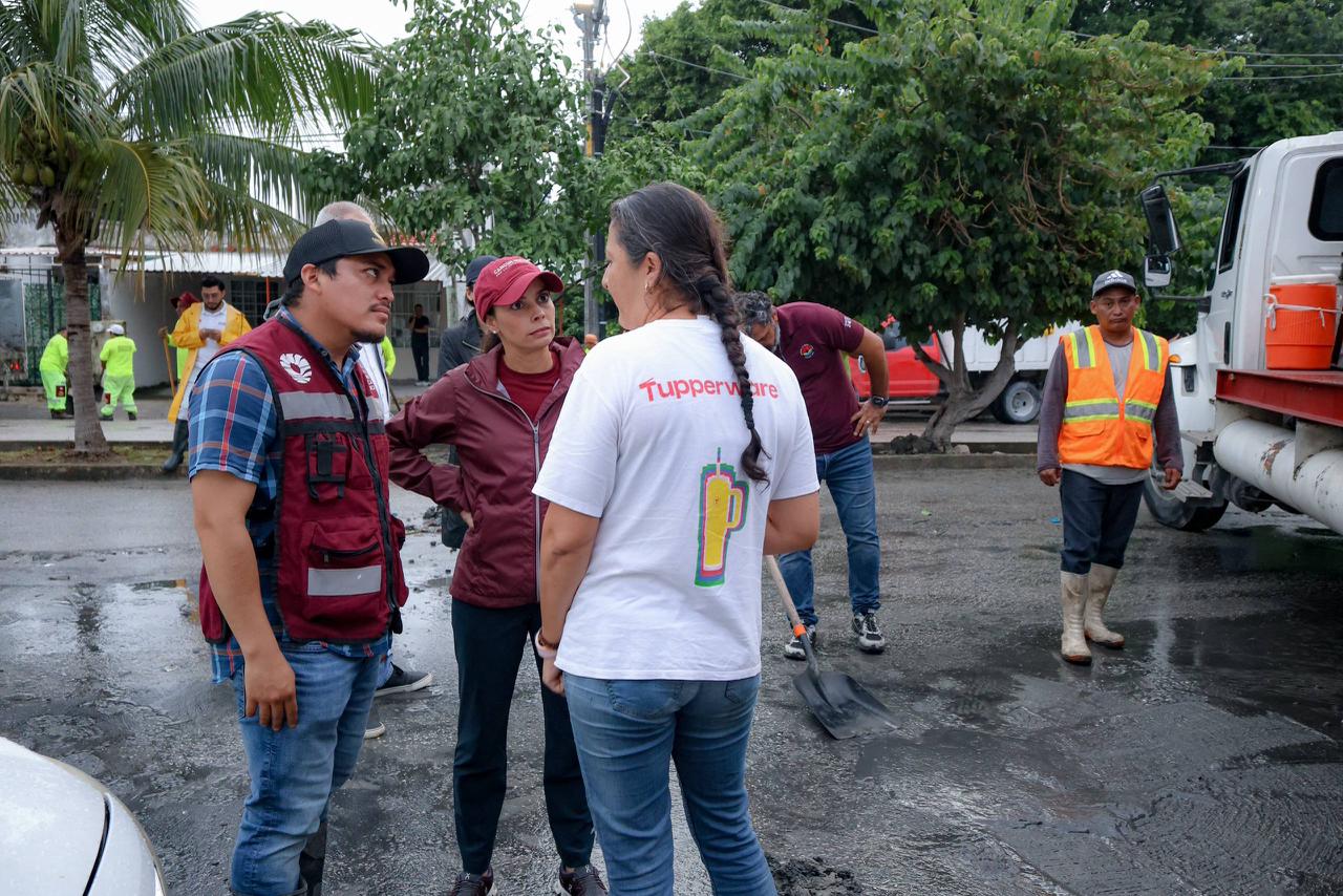 Ante lluvias, garantiza Ana Paty Peralta infraestructura pluvial funcional; constata la presidenta municipal trabajos de limpieza en Sm. 248.