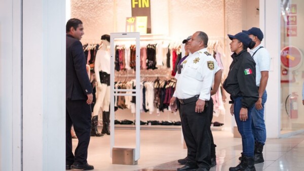 Policía de Cancún implementa operativo 'Buen Fin 2025' para fortalecer la seguridad en centros comerciales