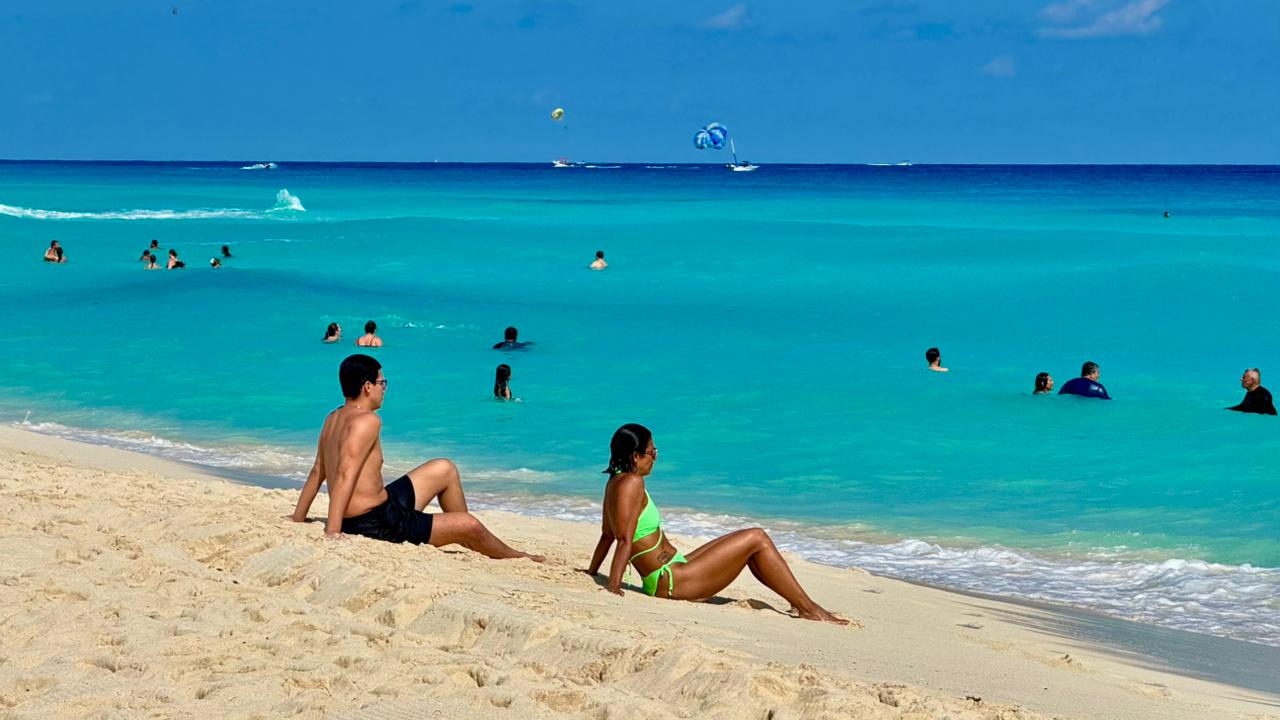 Cancún sostiene alta afluencia turística en fin de semana con puente; ofrece una gran variedad de turismo para que visitantes disfruten de la experiencia en familia.