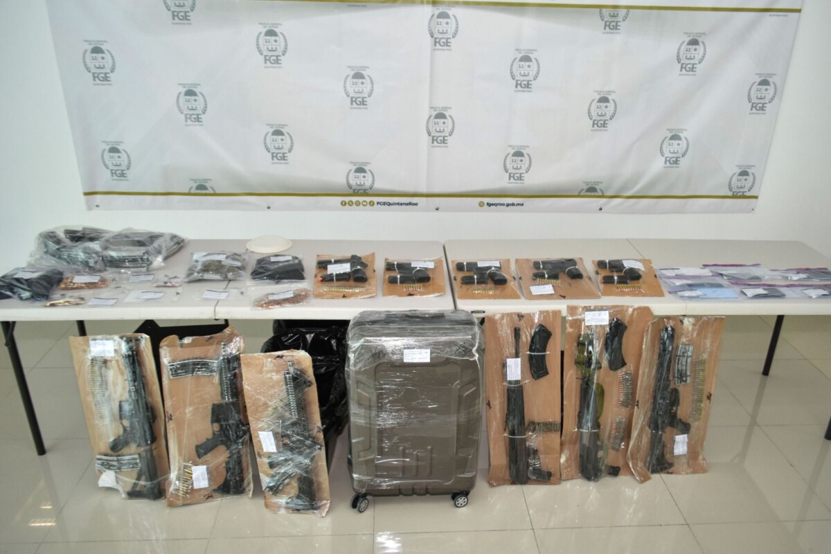 Capturan en Cancún a ‘El Rayo’, presunto líder operacional del CJNG; a Ernesto Guadalupe le aseguran arsenal de uso exclusivo del ejército.