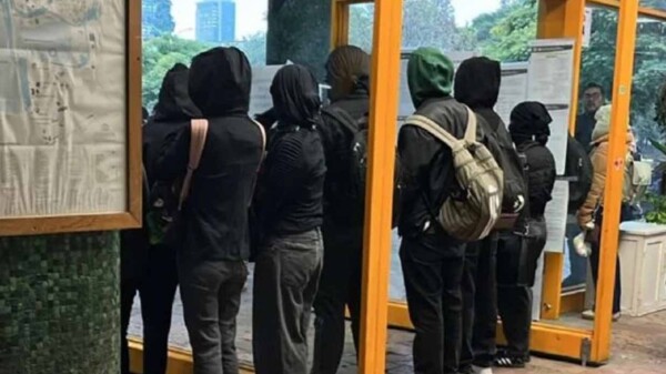 Grupo de encapuchados toman la Facultad de Química de la UNAM 