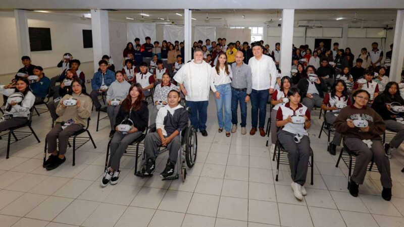 Invita Ana Paty Peralta a jóvenes a ser felices y plenos