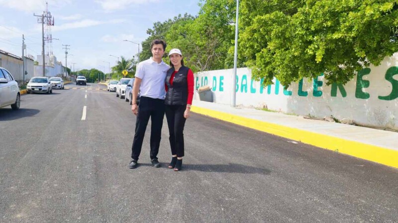Atenea Gómez Ricalde supervisa trabajos finales de obra integral de la calle de acceso al Bachilleres Ciudad Mujeres