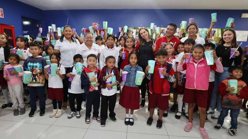 Gobierno Municipal lleva al cine a 400 niños y jóvenes de Isla Mujeres