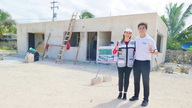 Atenea Gómez Ricalde constata avance de la construcción de la nueva cancha de fútbol siete en Ciudad Mujeres