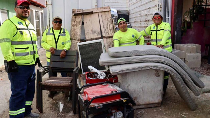 Gobierno de Isla Mujeres refuerza jornadas de descacharrización para proteger la salud de las familias