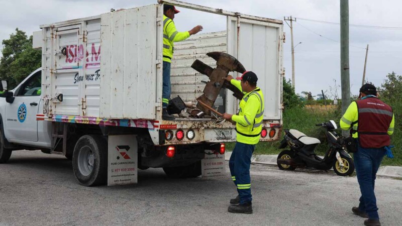 Gobierno de Isla Mujeres refuerza el Programa Permanente de Descacharrización ante el mal clima