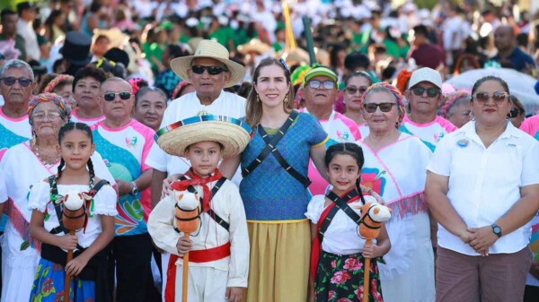 Isla Mujeres celebra en unidad y con una nutrida participación el 115 Aniversario de la Revolución Mexicana