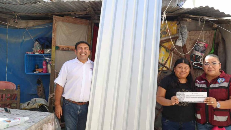 Gobierno de Isla Mujeres fortalece la protección de viviendas con entrega de láminas de zinc
