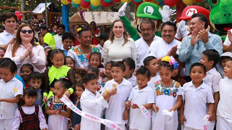 Atenea Gómez Ricalde cumple compromiso histórico al entregar el primer Parque Infantil y cancha de usos múltiples en Francisco May